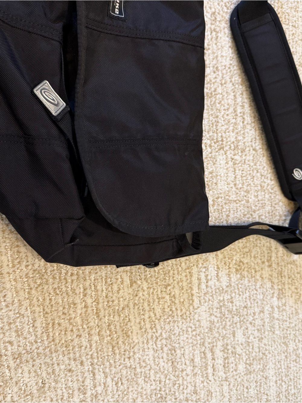 Timbuk2 Black Nylon Messenger Bag with Padded Strap - Picture 8 of 8